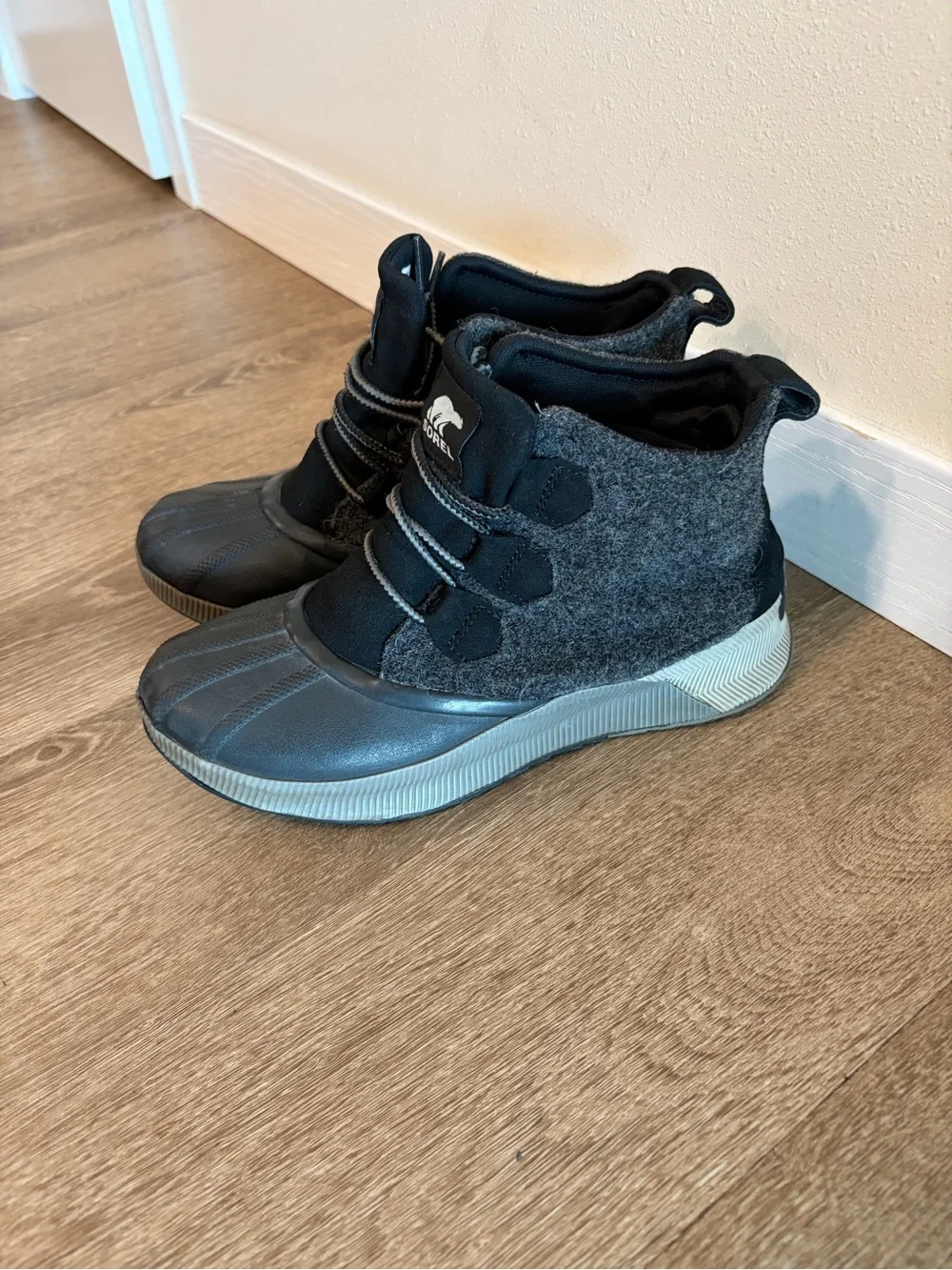 Sorel Out N About III Duck Boots Size 9